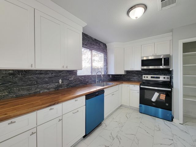 2024 Stonesthrow Drive, Bay City, TX 77414