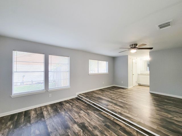2024 Stonesthrow Drive, Bay City, TX 77414