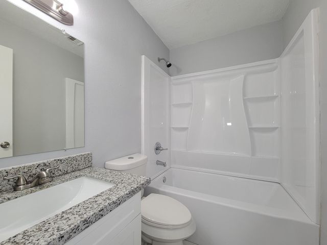 2024 Stonesthrow Drive, Bay City, TX 77414