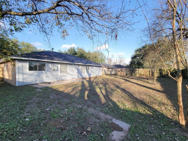 2024 Stonesthrow Drive, Bay City, TX 77414