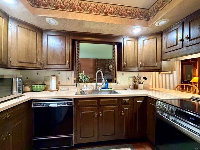 4221 N Lancaster Drive, Muncie, IN 47304