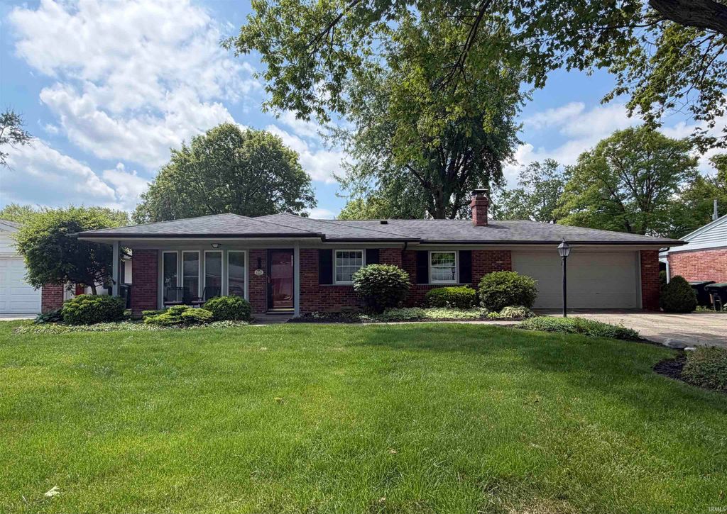 4221 N Lancaster Drive, Muncie, IN 47304