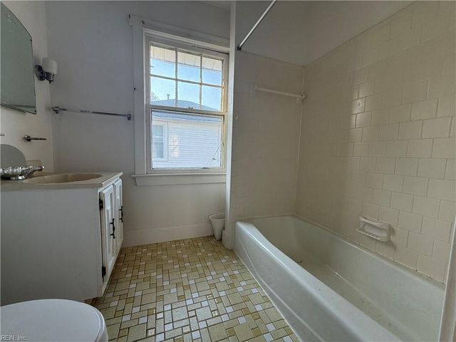 203 Hollywood AVE, Hampton, VA 23661