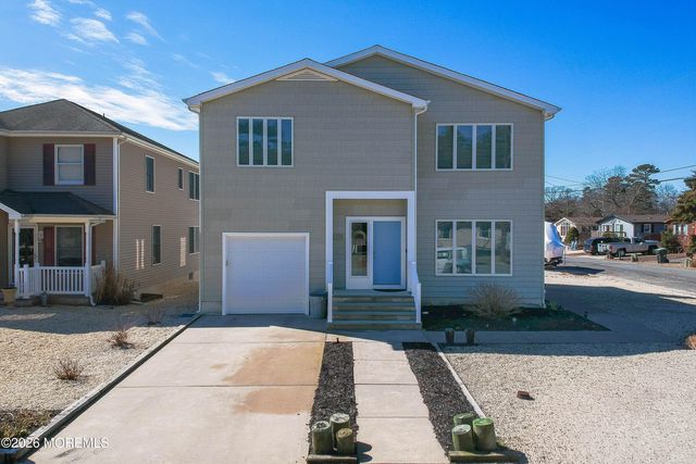 20 Edgewater Drive, Tuckerton, NJ 08087