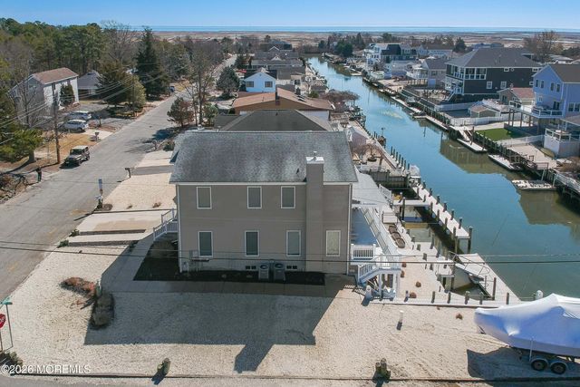 20 Edgewater Drive, Tuckerton, NJ 08087
