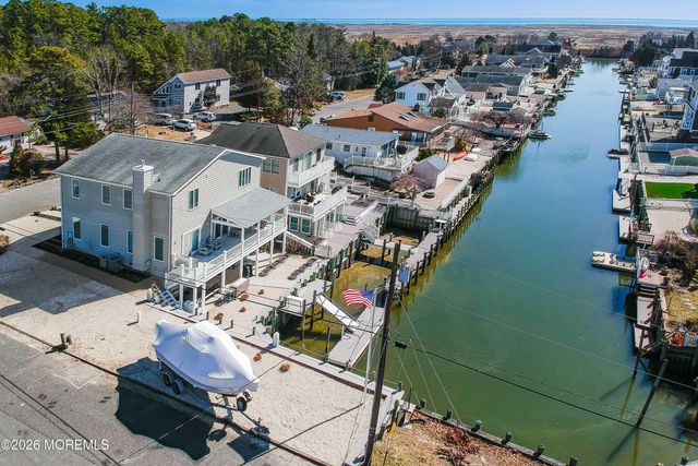 20 Edgewater Drive, Tuckerton, NJ 08087