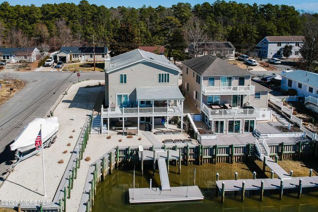 20 Edgewater Drive, Tuckerton, NJ 08087