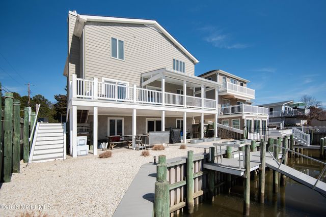 20 Edgewater Drive, Tuckerton, NJ 08087