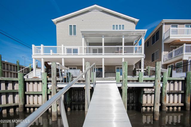 20 Edgewater Drive, Tuckerton, NJ 08087