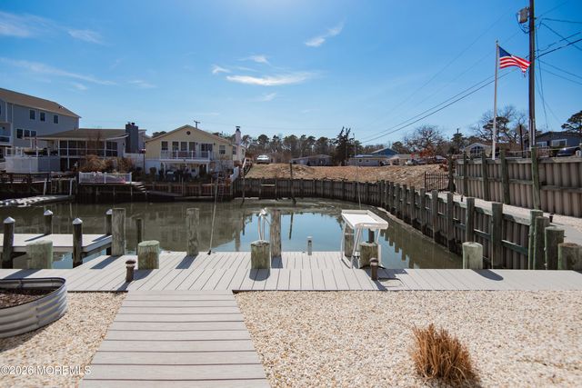 20 Edgewater Drive, Tuckerton, NJ 08087