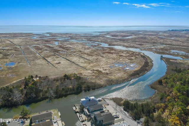 20 Edgewater Drive, Tuckerton, NJ 08087