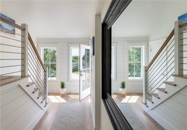 2040 East Main Road, Portsmouth, RI 02871