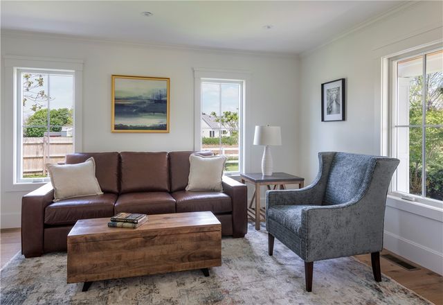 2040 East Main Road, Portsmouth, RI 02871