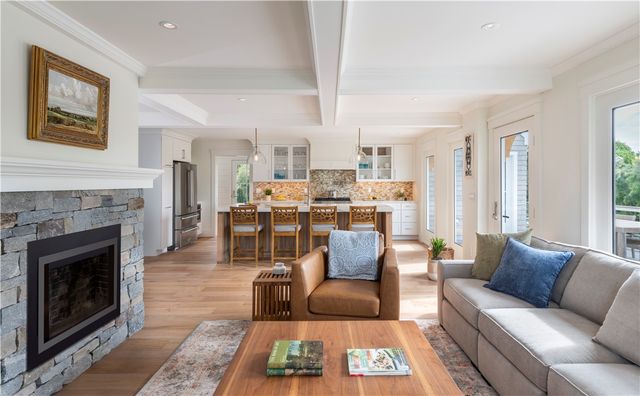 2040 East Main Road, Portsmouth, RI 02871