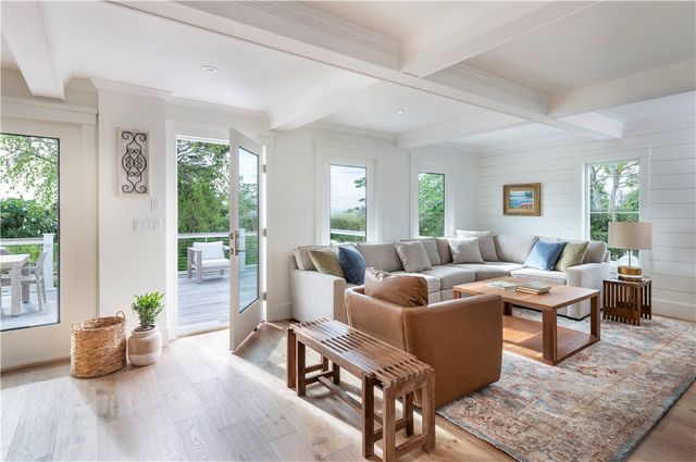 2040 East Main Road, Portsmouth, RI 02871