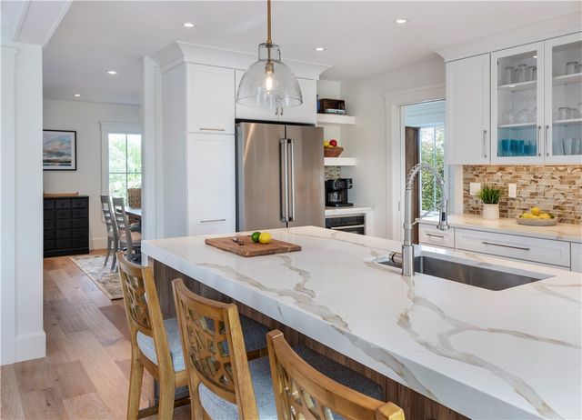 2040 East Main Road, Portsmouth, RI 02871