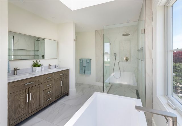 2040 East Main Road, Portsmouth, RI 02871