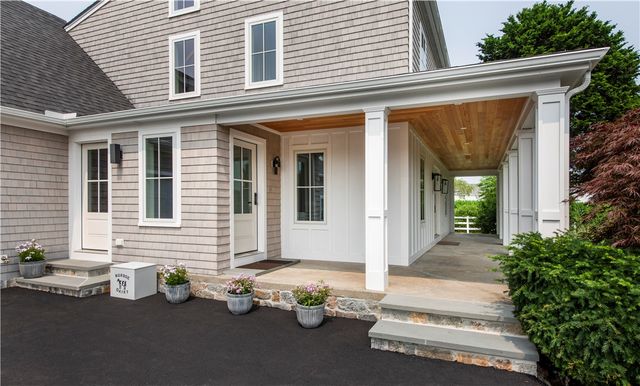 2040 East Main Road, Portsmouth, RI 02871