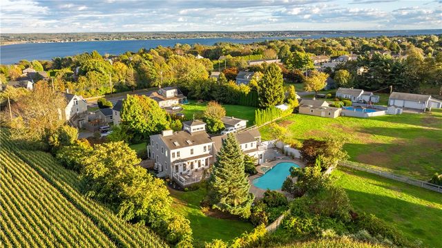 2040 East Main Road, Portsmouth, RI 02871