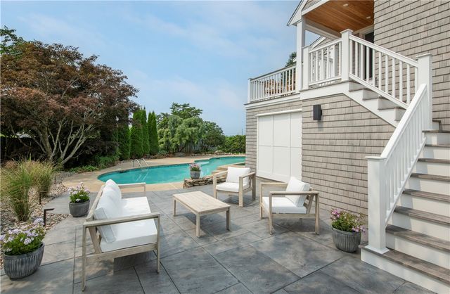 2040 East Main Road, Portsmouth, RI 02871