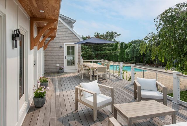 2040 East Main Road, Portsmouth, RI 02871