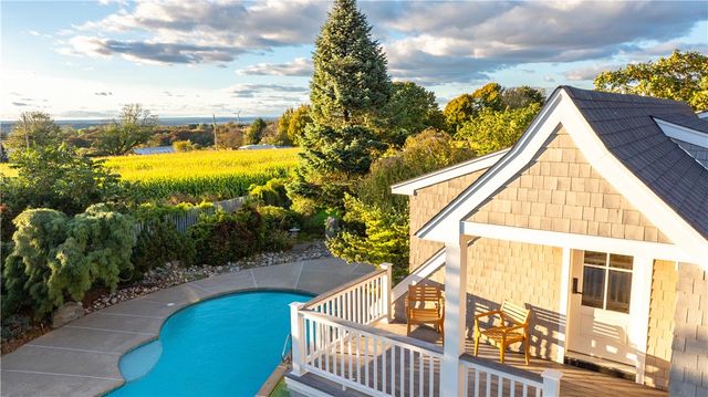 2040 East Main Road, Portsmouth, RI 02871