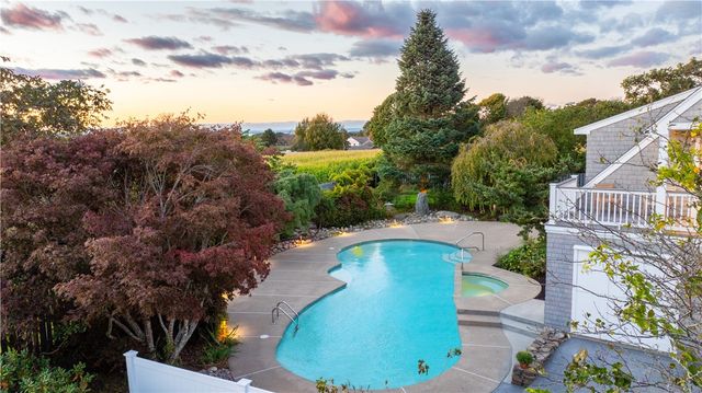 2040 East Main Road, Portsmouth, RI 02871