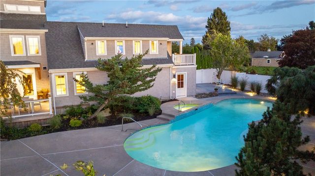 2040 East Main Road, Portsmouth, RI 02871