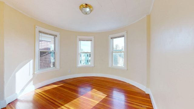 19 Nightingale St, Boston, MA 02124