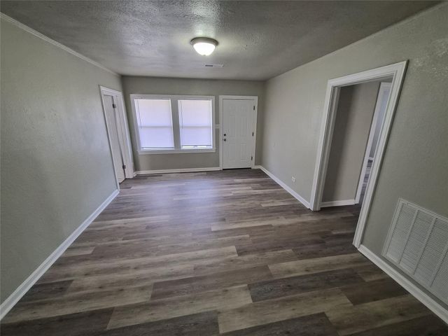 805 17th Ave N W, Texas City, TX 77590