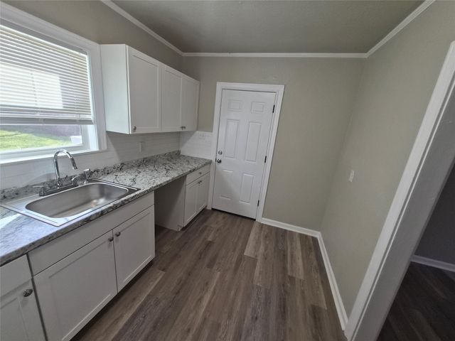 805 17th Ave N W, Texas City, TX 77590