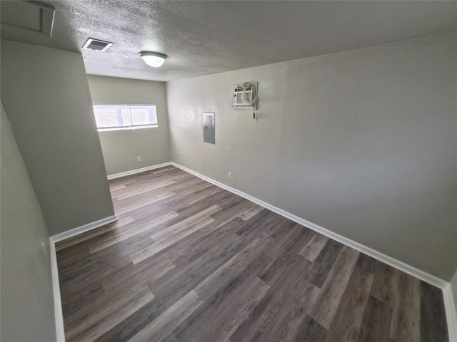 805 17th Ave N W, Texas City, TX 77590