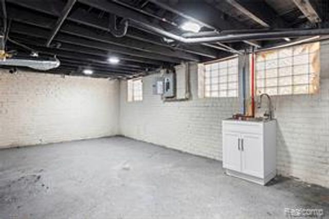 3251 Calvert Street, Detroit, MI 48206