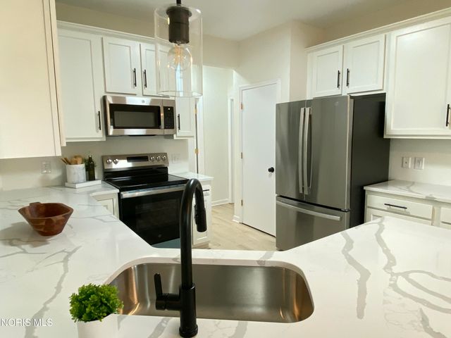 26618 Woodmont Drive, Perrysburg, OH 43551