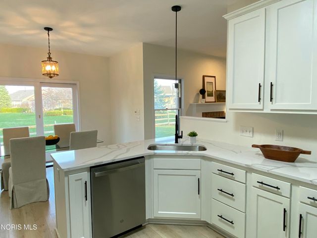 26618 Woodmont Drive, Perrysburg, OH 43551