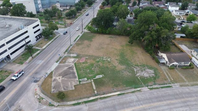 7003 Woodridge Drive, Houston, TX 77087