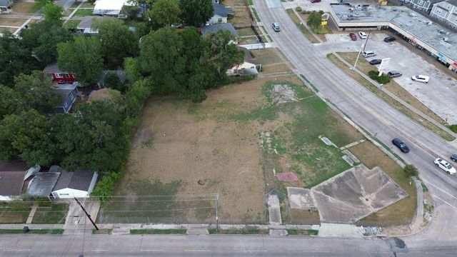 7003 Woodridge Drive, Houston, TX 77087