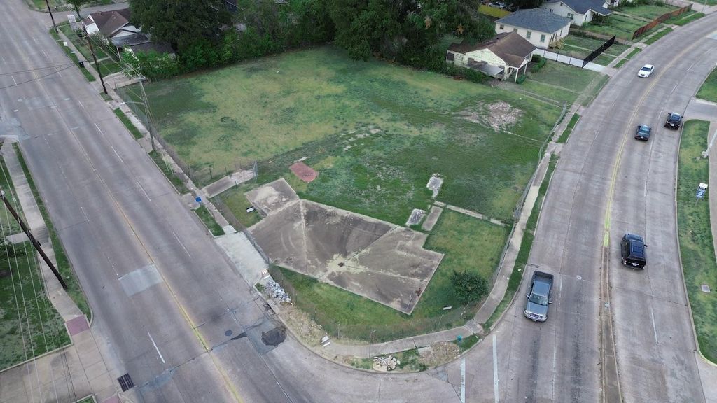 7003 Woodridge Drive, Houston, TX 77087