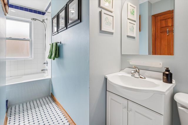 4252 N Parkside Avenue, Chicago, IL 60634