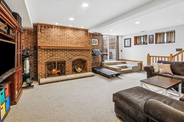4252 N Parkside Avenue, Chicago, IL 60634