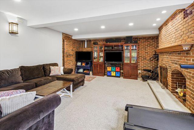 4252 N Parkside Avenue, Chicago, IL 60634