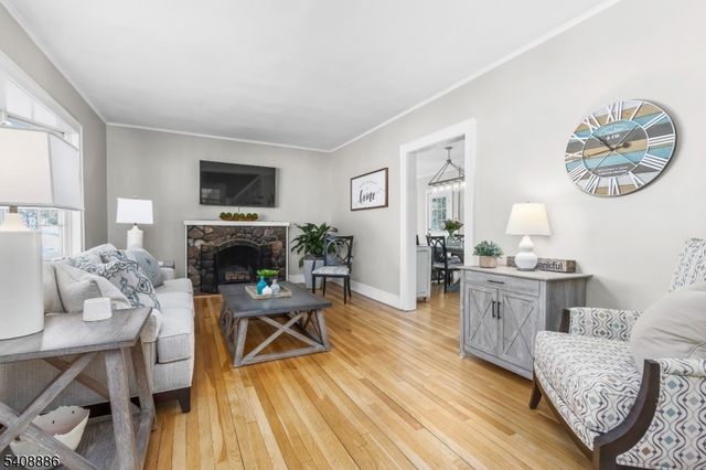 195 Hillside Ave, Chatham Boro, NJ 07928