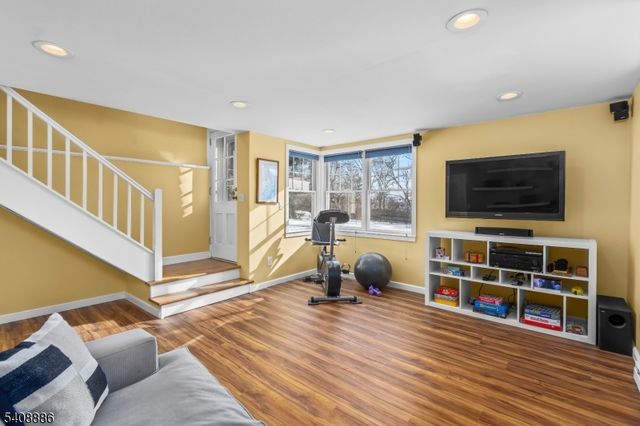 195 Hillside Ave, Chatham Boro, NJ 07928