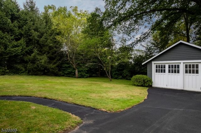 195 Hillside Ave, Chatham Boro, NJ 07928