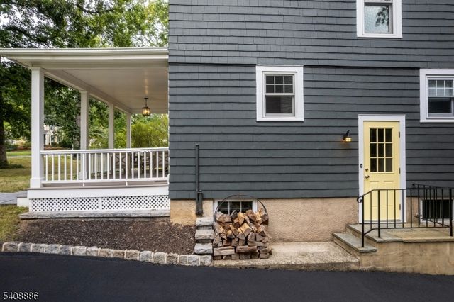 195 Hillside Ave, Chatham Boro, NJ 07928