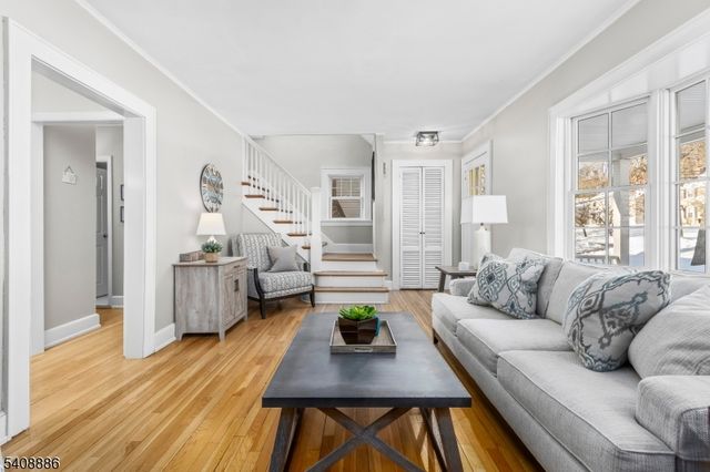 195 Hillside Ave, Chatham Boro, NJ 07928