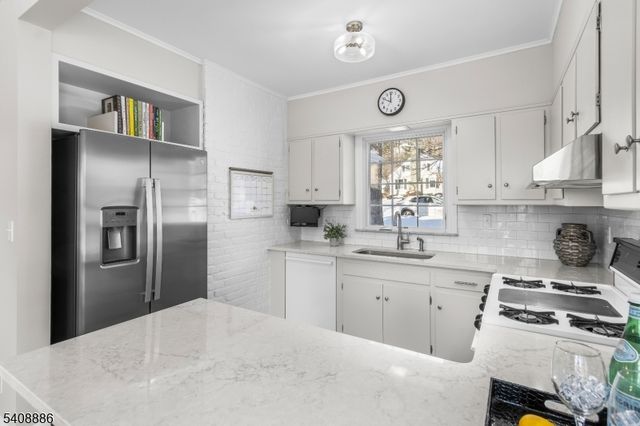 195 Hillside Ave, Chatham Boro, NJ 07928