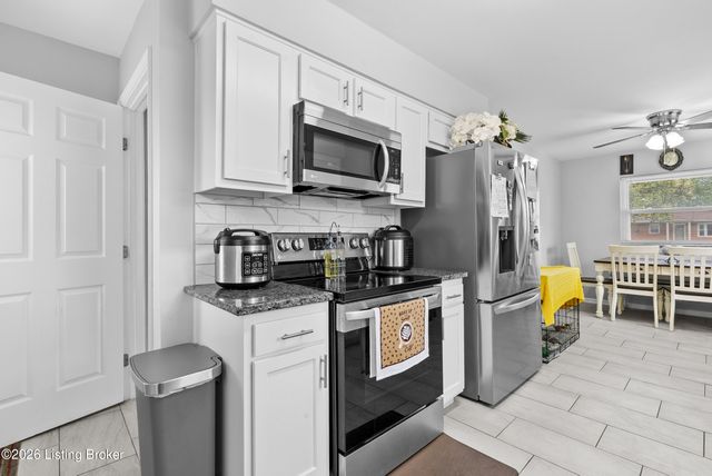 7802 Bluebonnet Rd, Louisville, KY 40258
