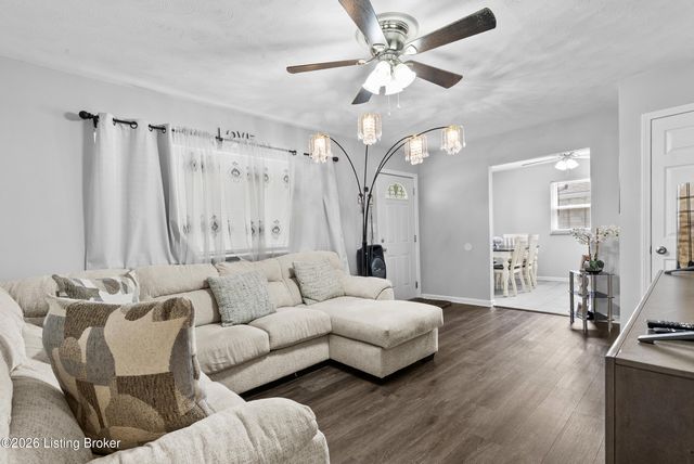 7802 Bluebonnet Rd, Louisville, KY 40258