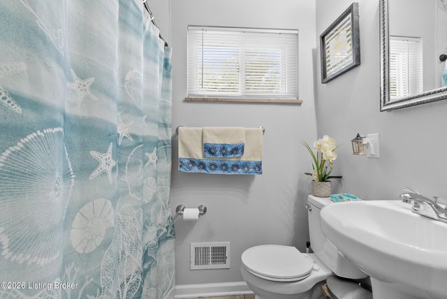 7802 Bluebonnet Rd, Louisville, KY 40258